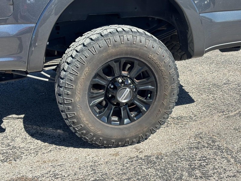 Ford Super Duty F-350 SRW Vehicle Image 12
