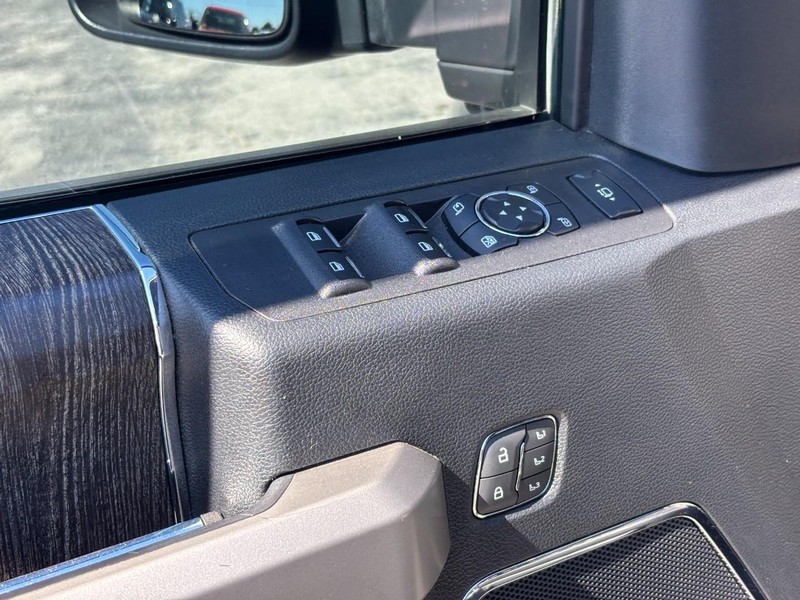 Ford Super Duty F-350 SRW Vehicle Image 18