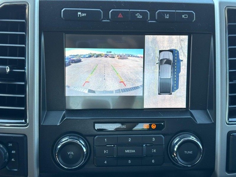 Ford Super Duty F-350 SRW Vehicle Image 24