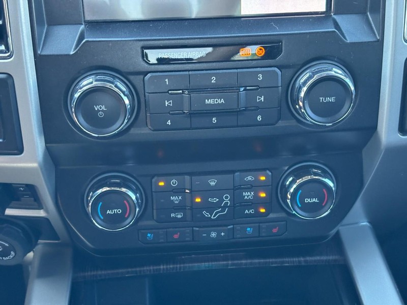 Ford Super Duty F-350 SRW Vehicle Image 25