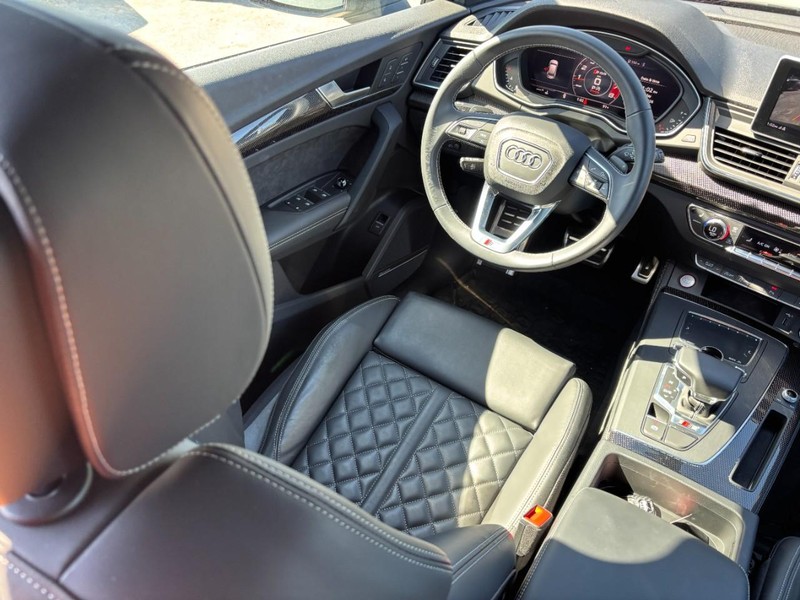 Audi SQ5 Vehicle Full-screen Gallery Image 14