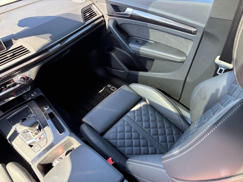 Audi SQ5 Vehicle Full-screen Gallery Image 16