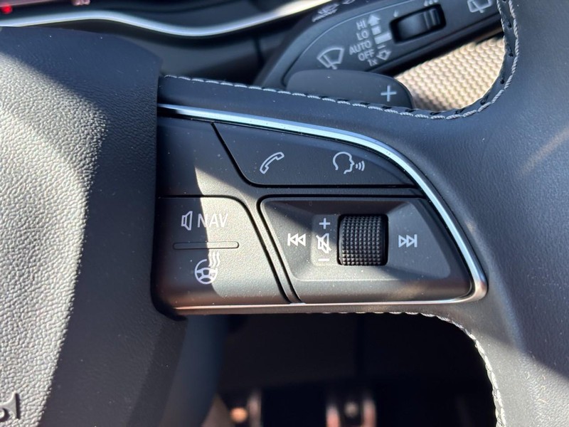 Audi SQ5 Vehicle Full-screen Gallery Image 20