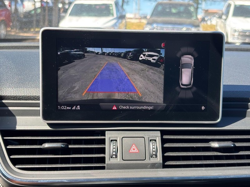 Audi SQ5 Vehicle Full-screen Gallery Image 22