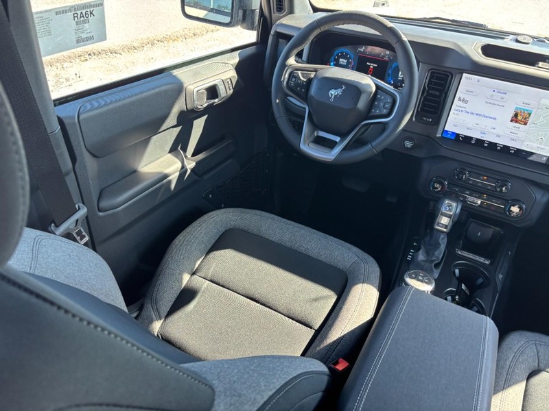 Ford Bronco Vehicle Image 14