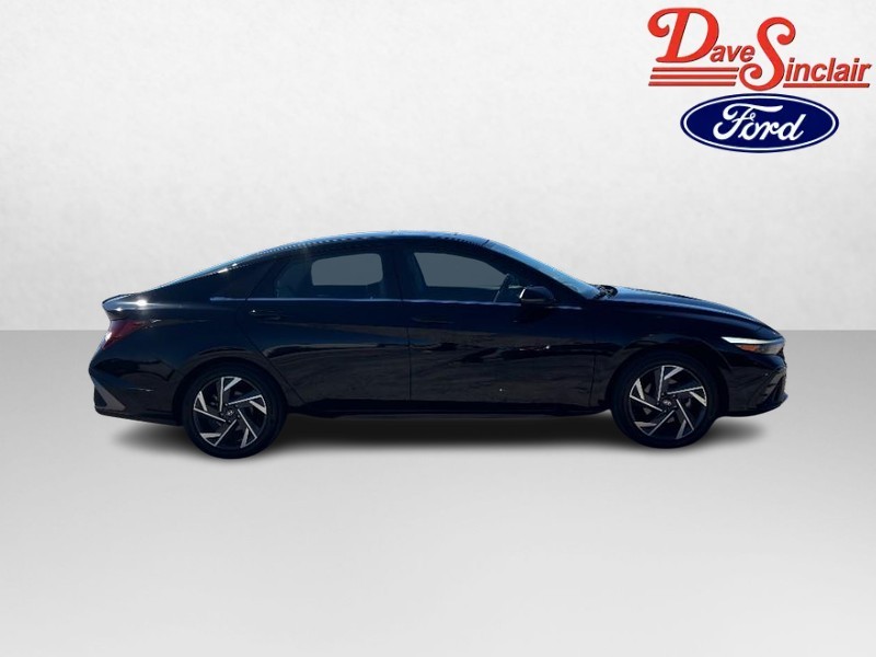 Hyundai Elantra Hybrid Vehicle Image 05