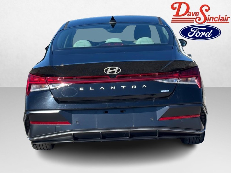 Hyundai Elantra Hybrid Vehicle Image 08