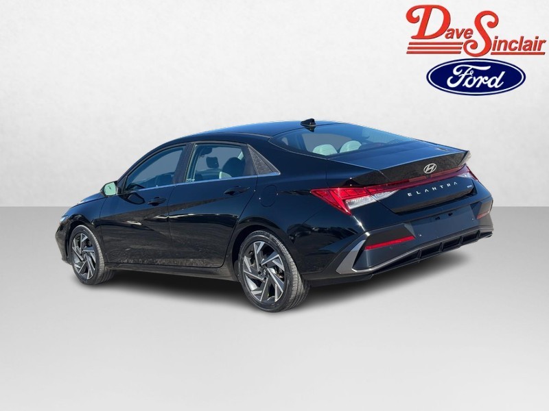 Hyundai Elantra Hybrid Vehicle Image 09