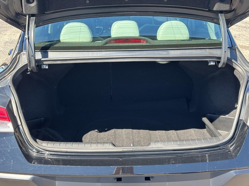 Hyundai Elantra Hybrid Vehicle Image 11
