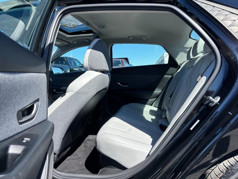 Hyundai Elantra Hybrid Vehicle Image 13
