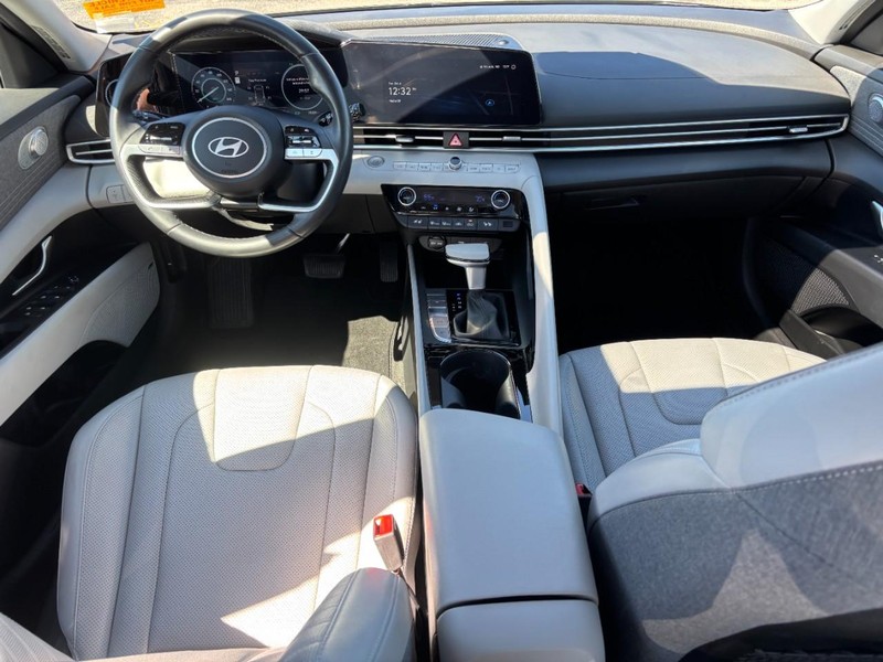 Hyundai Elantra Hybrid Vehicle Image 15