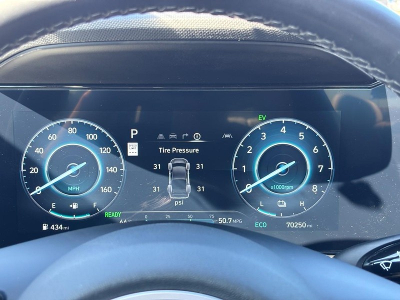 Hyundai Elantra Hybrid Vehicle Image 21