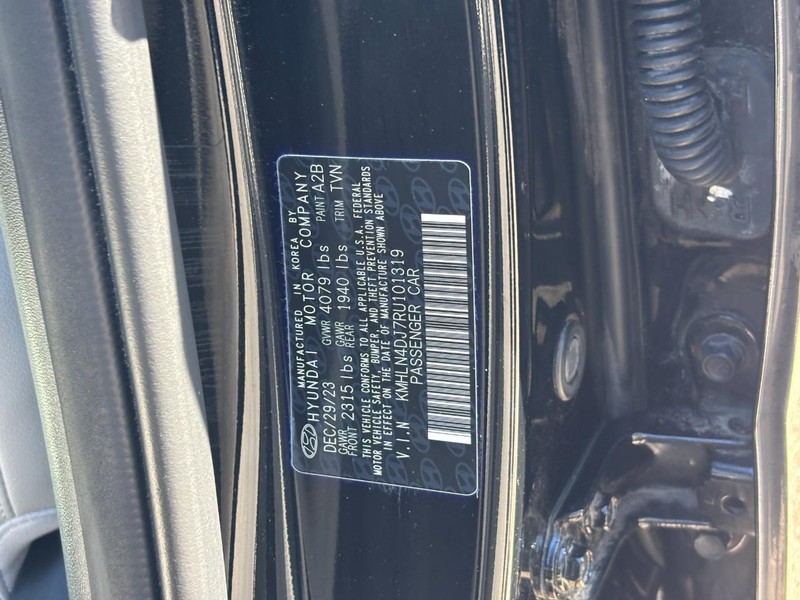 Hyundai Elantra Hybrid Vehicle Image 26