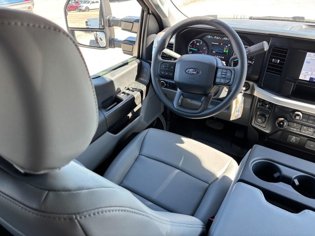 2027 Ford Super Duty F-350 DRW XL thumbnail image 11