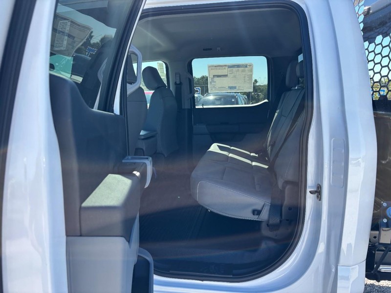 Ford Super Duty F-350 DRW Vehicle Image 12