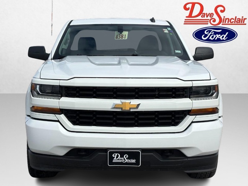 Chevrolet Silverado 1500 LD Vehicle Image 02