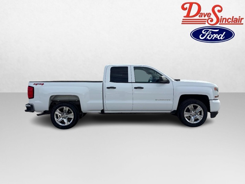 Chevrolet Silverado 1500 LD Vehicle Image 05
