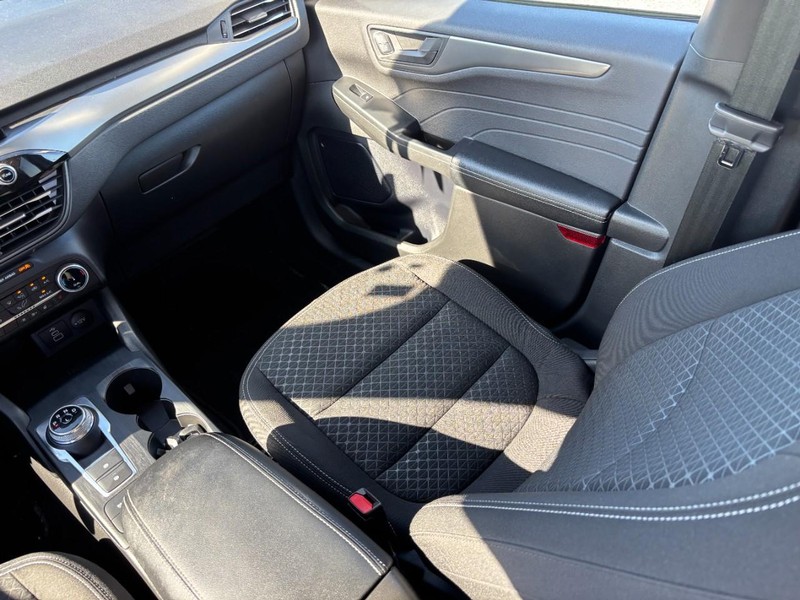 Ford Escape Vehicle Image 16