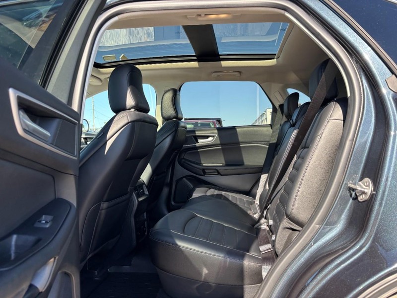 Ford Edge Vehicle Image 13