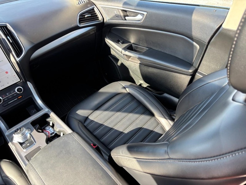 Ford Edge Vehicle Image 16