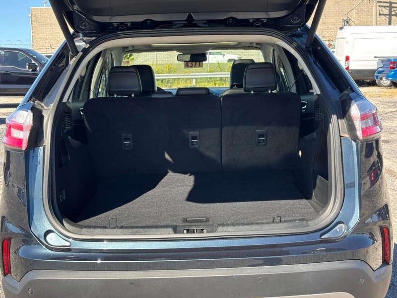 Ford Edge Vehicle Image 11
