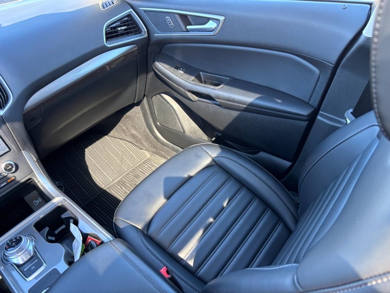 Ford Edge Vehicle Image 16