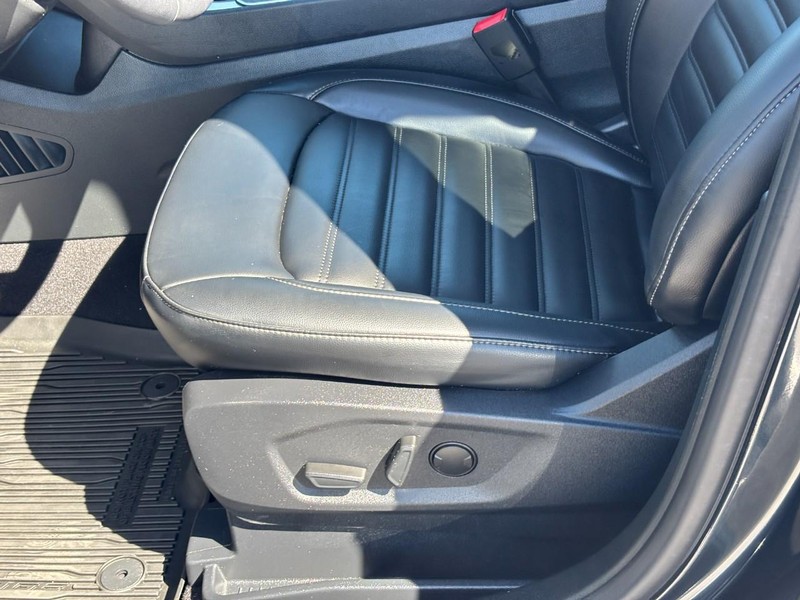 Ford Edge Vehicle Image 17
