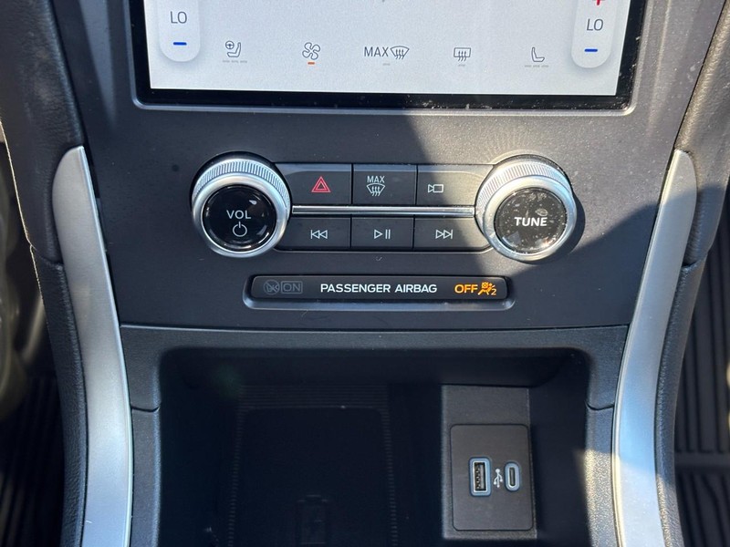 Ford Edge Vehicle Image 24
