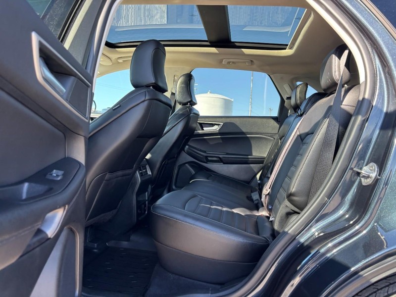 Ford Edge Vehicle Image 13