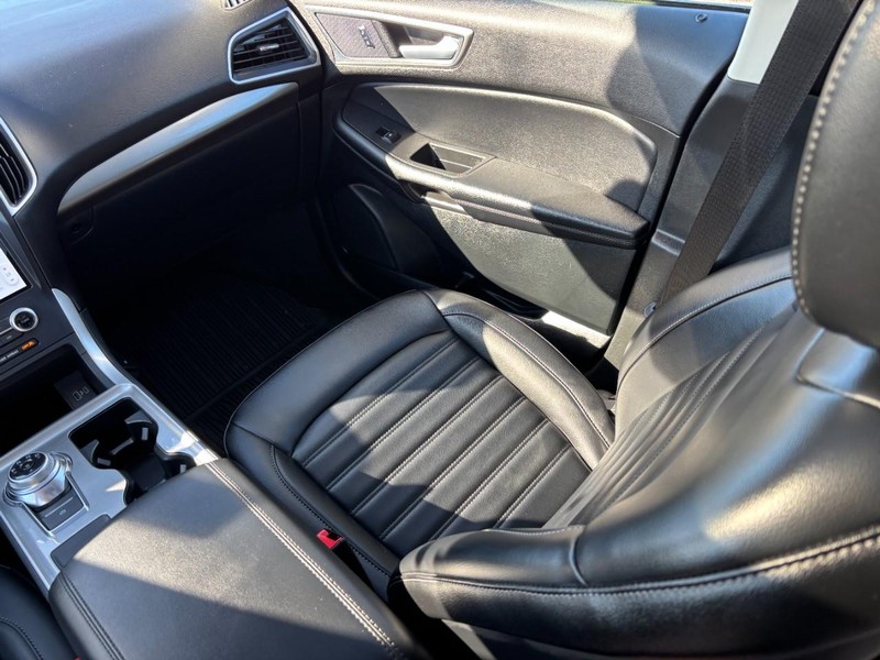 Ford Edge Vehicle Image 16