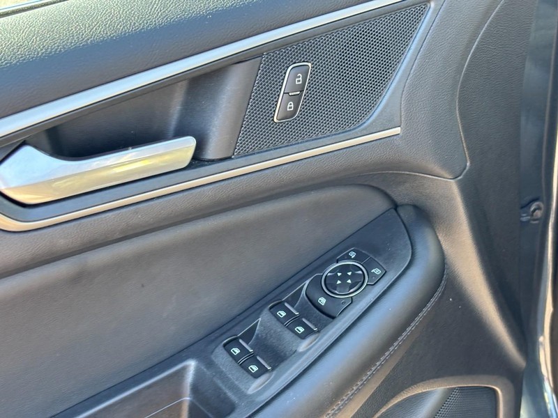 Ford Edge Vehicle Image 18