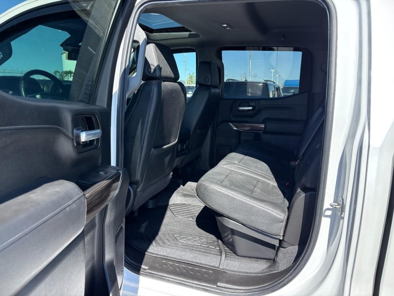 Chevrolet Silverado 1500 Vehicle Full-screen Gallery Image 12