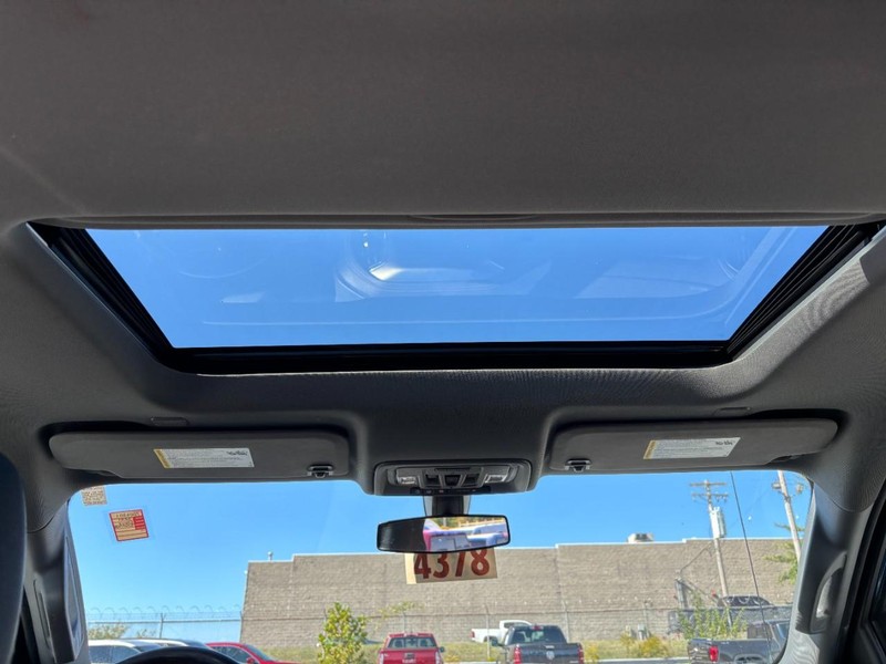Chevrolet Silverado 1500 Vehicle Full-screen Gallery Image 13