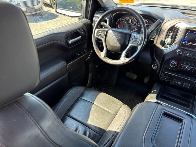 Chevrolet Silverado 1500 Vehicle Full-screen Gallery Image 14