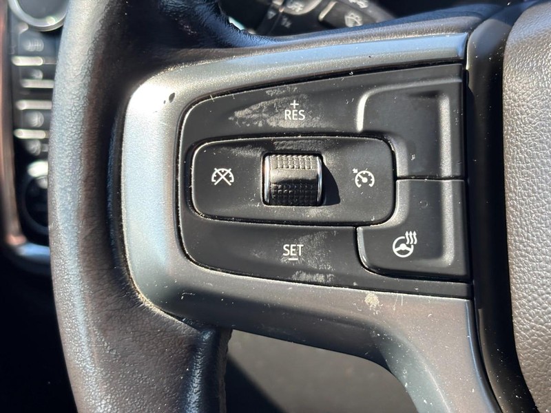 Chevrolet Silverado 1500 Vehicle Full-screen Gallery Image 19