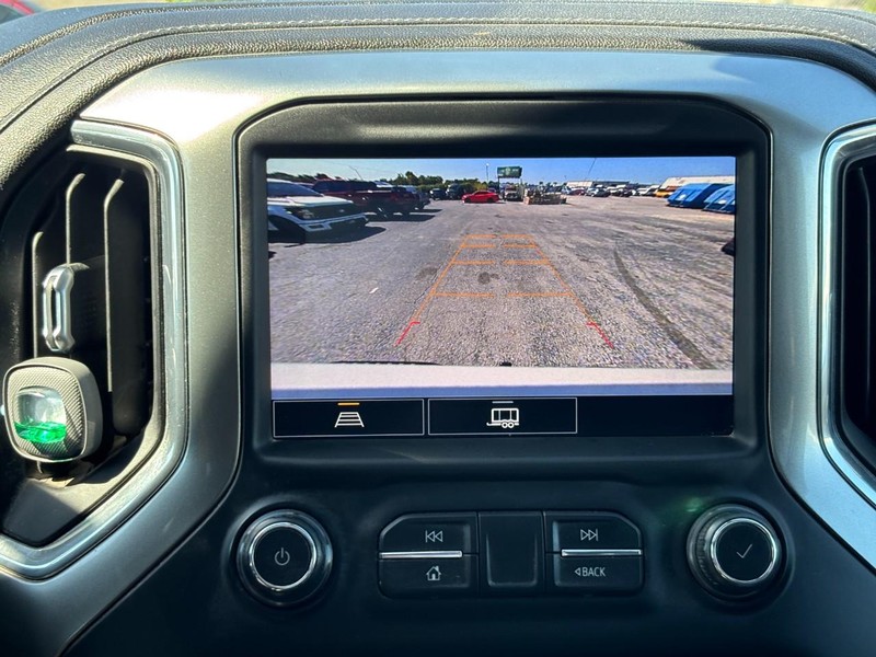 Chevrolet Silverado 1500 Vehicle Full-screen Gallery Image 23