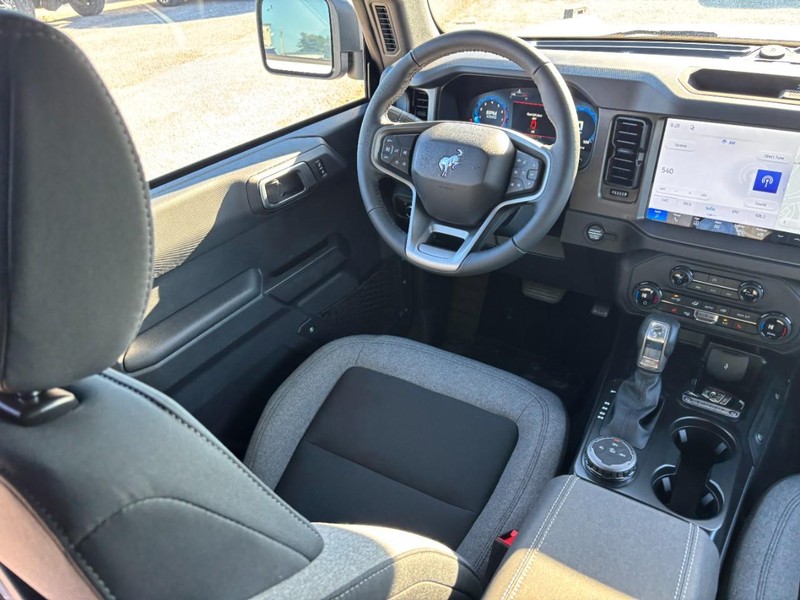 Ford Bronco Vehicle Image 14