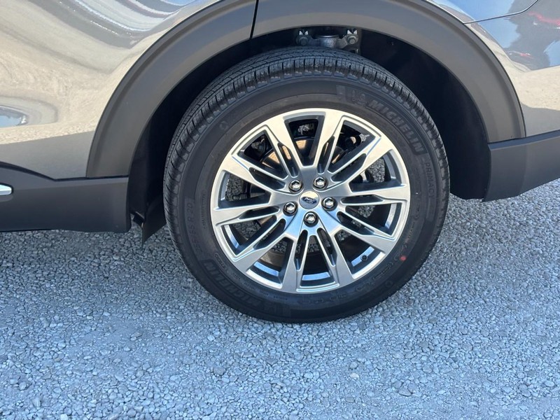 Ford Explorer Vehicle Image 12