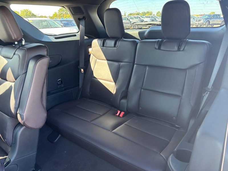 Ford Explorer Vehicle Image 13