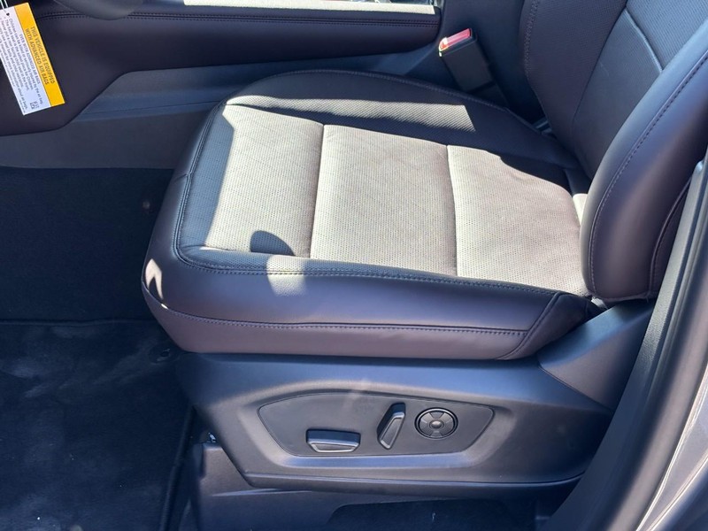Ford Explorer Vehicle Image 18