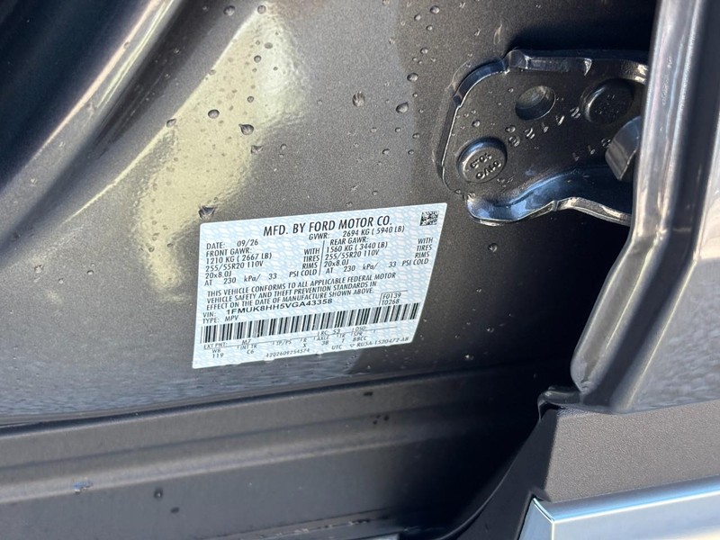 Ford Explorer Vehicle Image 25
