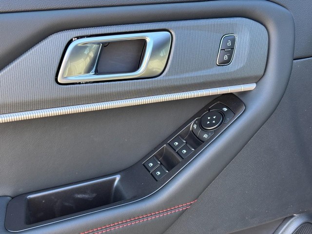 2027 Ford Explorer ST-Line thumbnail image 17