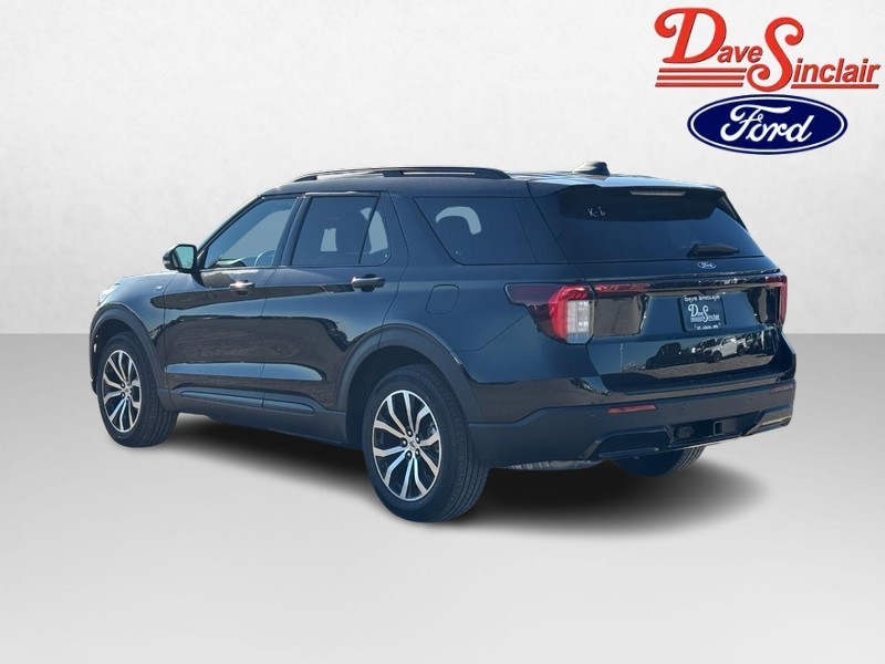 Ford Explorer Vehicle Image 09
