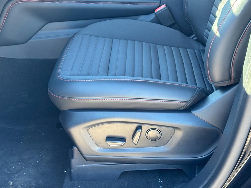 Ford Explorer Vehicle Image 18