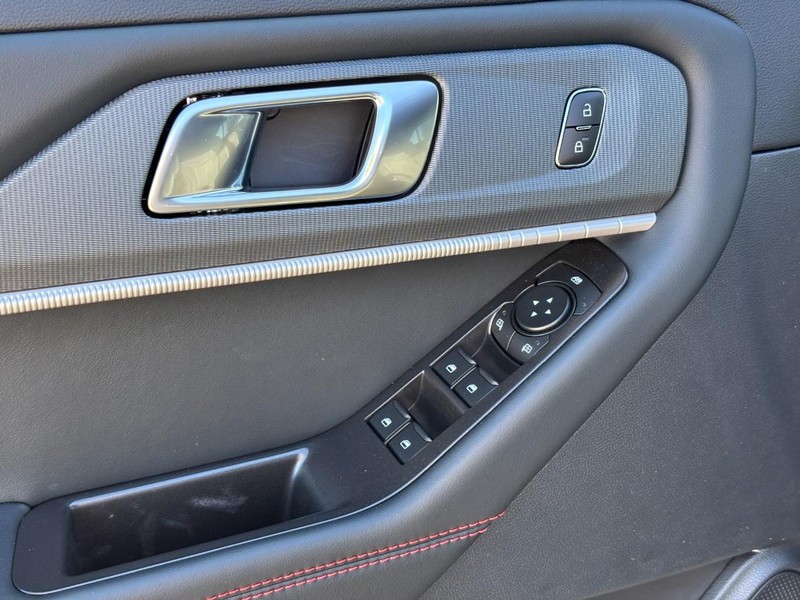 Ford Explorer Vehicle Image 19