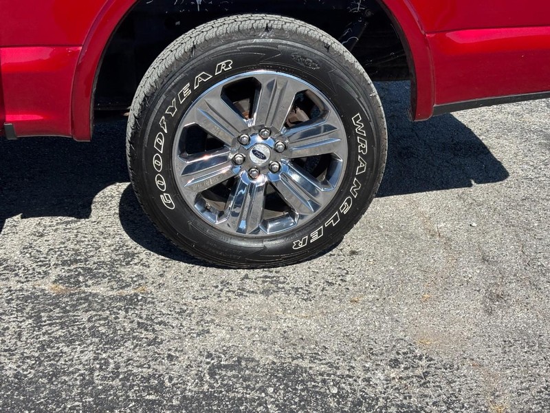 Ford F-150 Vehicle Full-screen Gallery Image 12