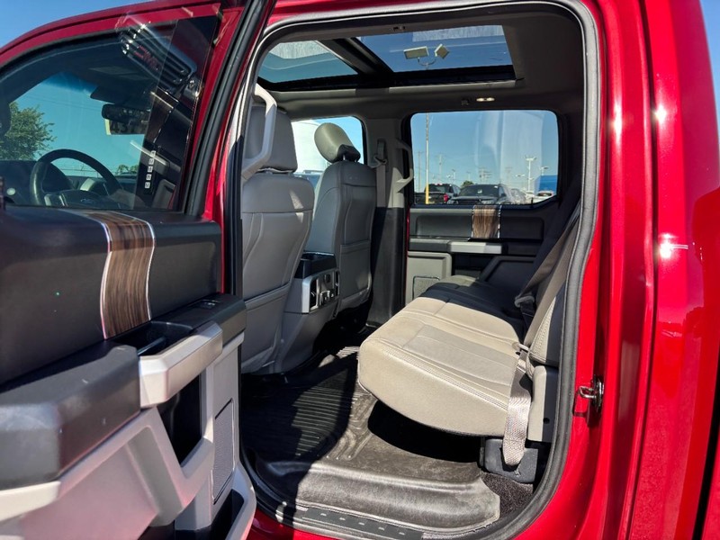 Ford F-150 Vehicle Full-screen Gallery Image 13