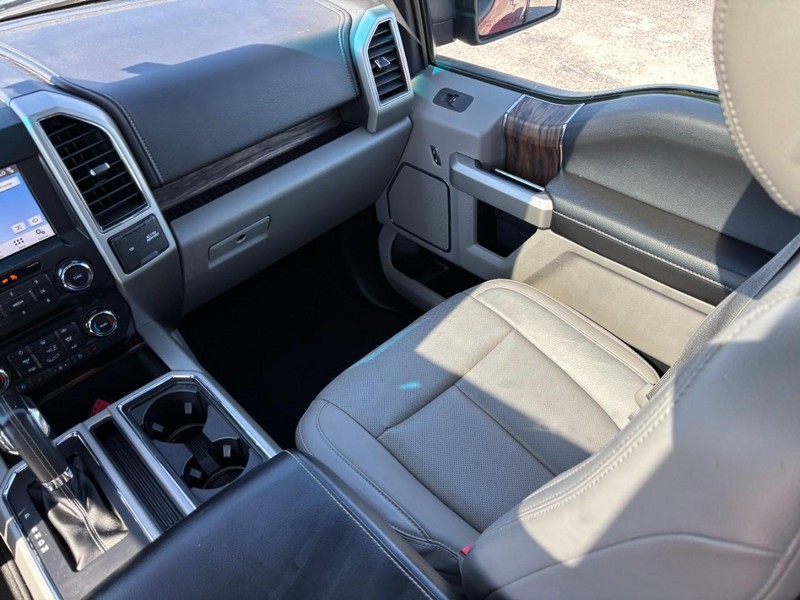 Ford F-150 Vehicle Full-screen Gallery Image 16
