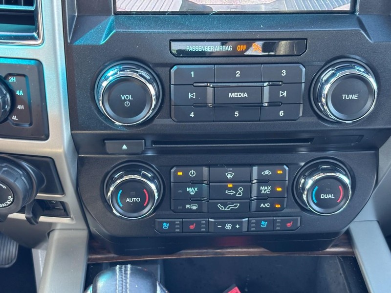 Ford F-150 Vehicle Full-screen Gallery Image 25