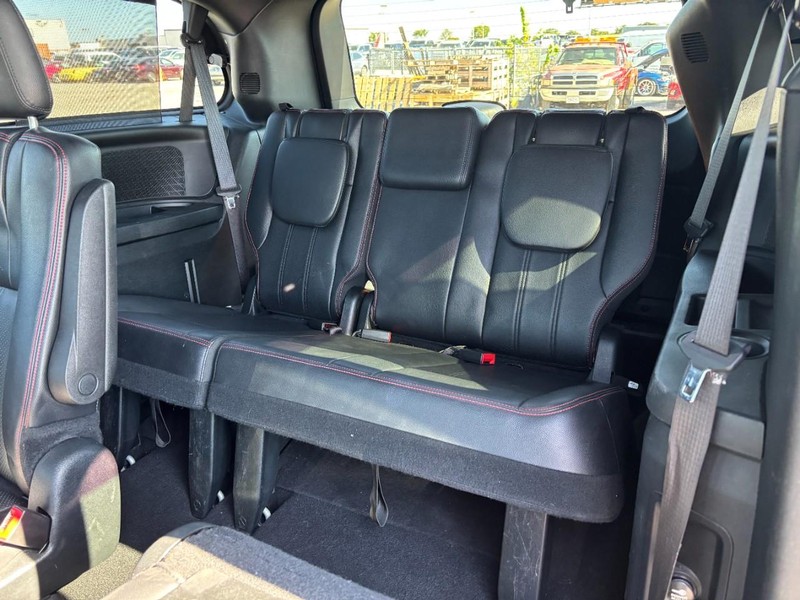 Dodge Grand Caravan Vehicle Full-screen Gallery Image 13